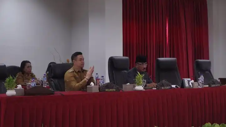 Chris bersama yos