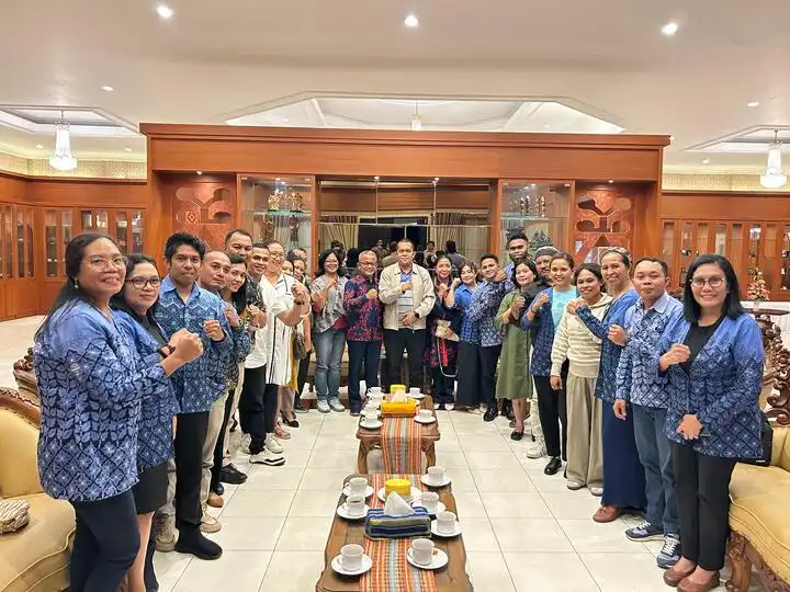 Gubernur Melki bersama pengurus IAI dan PAFI NTT