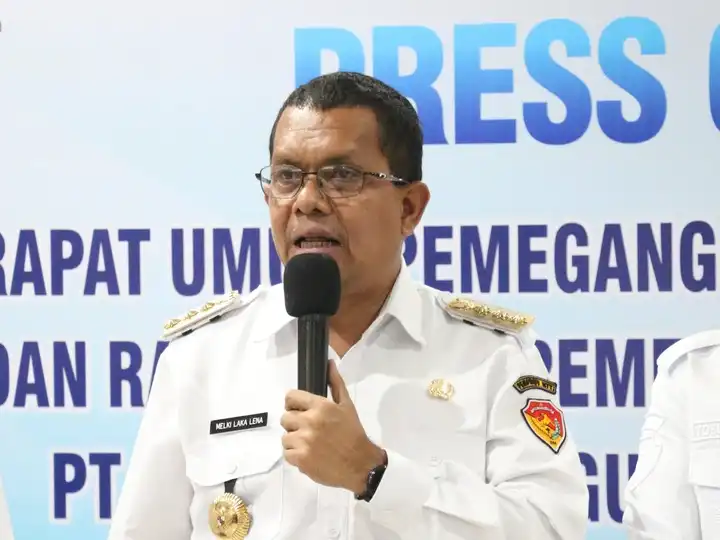 Gubernur melki saat rups bank ntt