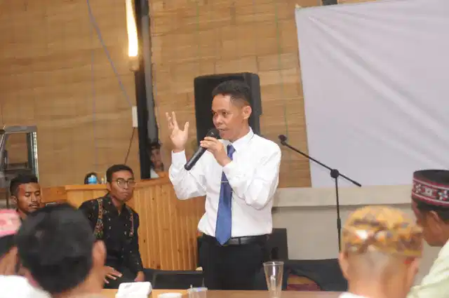 Ireneus Surya, SH, saat mendeklarasikan dirinya siap maju Bupati Mabar 2024 di Labuan Bajo, Sabtu (1/10/2022)