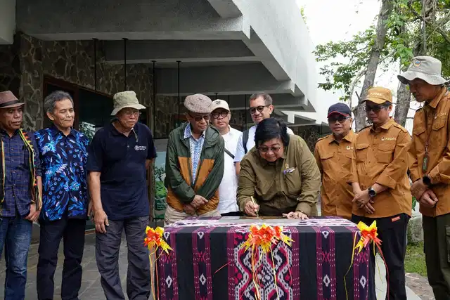 Menteri LHK, Siti Nurbaya saat meresmikan pemanfaatan sarana di TNK, Kamis (2/2/2023)