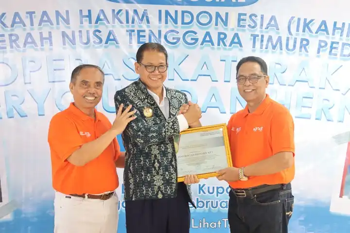Penjabat Gubernur NTT, Dr.Andriko Noto Susanto,S.P,M.P berpose bersama pengurus IKAHI Daerah NTT, Minggu (9/2/2025) (Foto: Dok.Biro Adpim NTT)