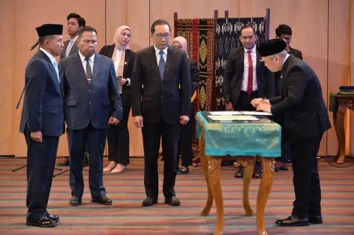 Menteri Perhubungan, Dudy Purwagandhi saat melantik Marsekal Muda TNI Mohammad Syafi sebagai Kepala Badan Nasional Pencarian dan Pertolongan di Jakarta, Jumat (21/2/2025) (Foto : Dok. Basarnas)