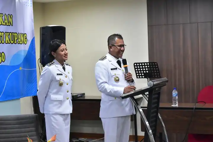Bupati Kupang, Yosef Lede didampingi Wakil Bupati Kupang, Aurum Titu Eki dalam acara syukuran atas pelantikan mereka di Jakarta, Kamis (20/2/2025)
