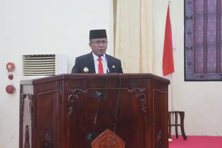 Bupati Kupang, Yosef Lede saat menyampaikan pidato perdana di hadapan pimpinan DPRD dan anggota DPRD Kabupaten Kupang, Senin (3/3/2025).