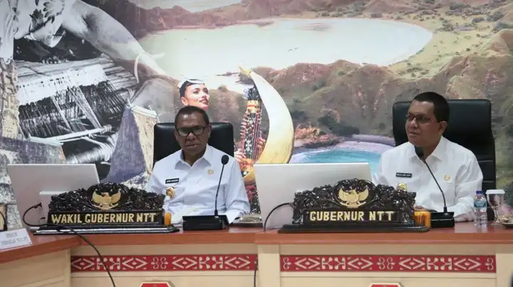 Gubernur NTT, Emanuel Melkiades Laka Lena didampingi Wakil Gubernur NTT, Johni Asadoma saat memimpin rapat HLM, TPID dan TP2D di Ruang Rapat Gubernur NTT, Rabu (5/3/2025) (Foto : Dok.Biro Adpim NTT)