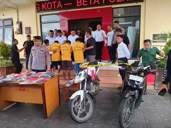 empat tersangka kasus dugaan pembunuhan dengan korban Aprian Boru (27) di Manulai II, Kota Kupang