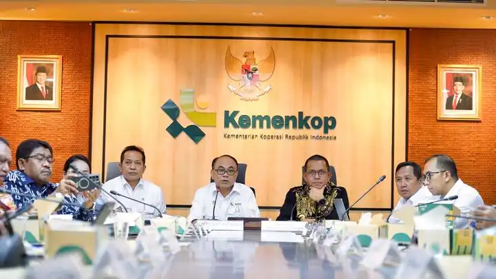 Gubernur NTT, Emanuel Melkiades Laka Lena saat bertemu Menkop, Budi Arie di Jakarta, Senin (17/3/2025).