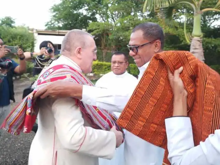 Jhoni Assadoma terima Dubes Vatikan,Mgr. Piero Pioppo untuk Indonesia di Kupang
