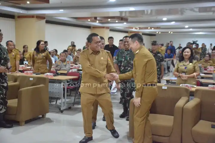 Gubernur ntt melki laka lena dan wali kota kupang Christian Widodo