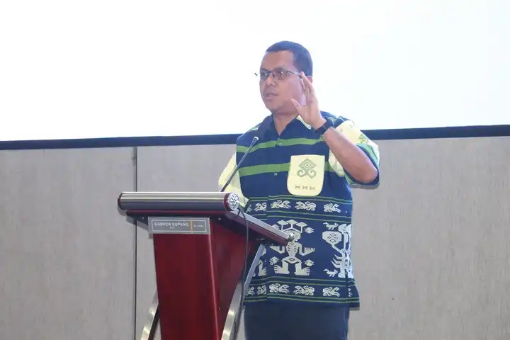Gubernur NTT, Emanuel Melkiades Laka Lena saat membuka kegiatan FGD di Hotel Harper Kupang, Kamis (15/5/2025)