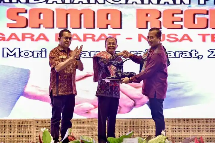 Gubernur NTT, Emanue Melkiades Laka Lena, Gubernur Bali, I Wayan Koster dan Gubernur NTB, Lalu Muhamad Iqbal tanda tangan PKS di Labuan Bajo, Kabupaten Manggarai Barat, Rabu (28/1/2026)