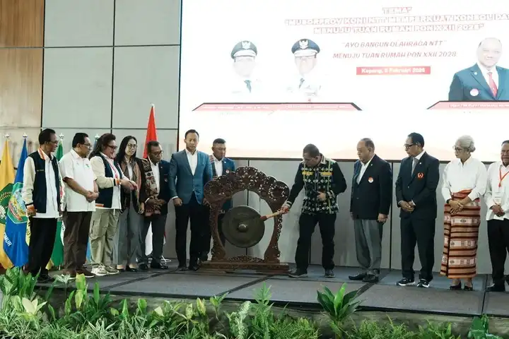 Gubernur NTT, Emanuel Melkiades Laka Lena membuka Musorprov KONI NTT di Hotel Harper Kupang, Minggu (8/2/2026)
