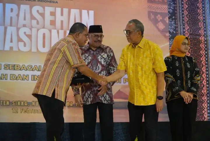 Gubernur NTT, Emanuel Melkiades Laka Lena saat menghadiri Sarasehan Nasional di Maumere, Kamis (12/2/2026)