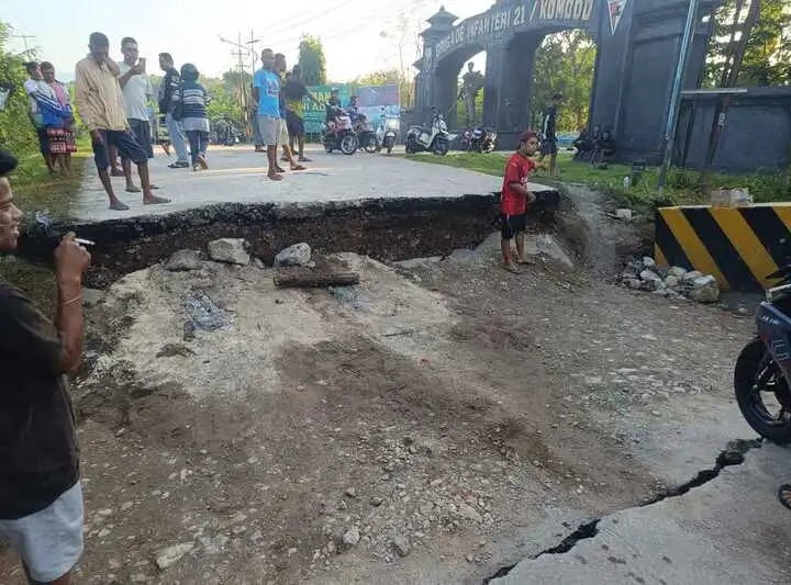 Inilah jembatan yang amblas di depan Brigif 21 Komodo di Kabupaten Kupang, Provinsi Nusa Tenggara Timur (NTT), Kamis (26/3/2026)