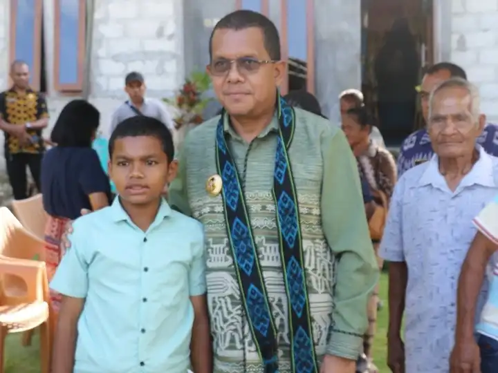 Gubernur NTT, Emanuel Melkiades Laka Lena berfoto bersama Nono, Kamis (26/3/2026)