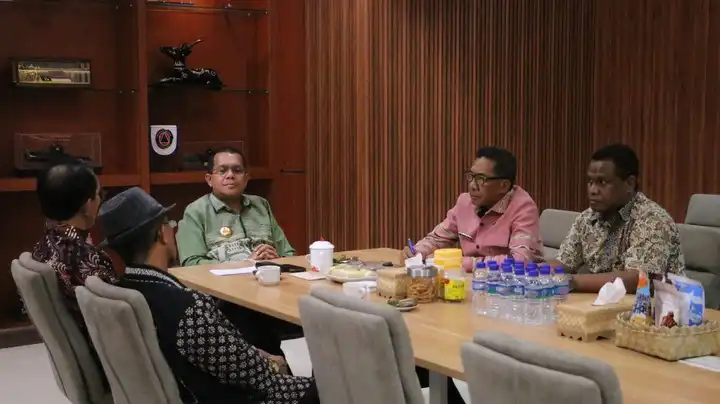 Gubernur NTT, Emanuel Melkiades Laka Lena saat beraudiens dengan delegasi Unpar di Kupang, Kamis (26/3/2026)