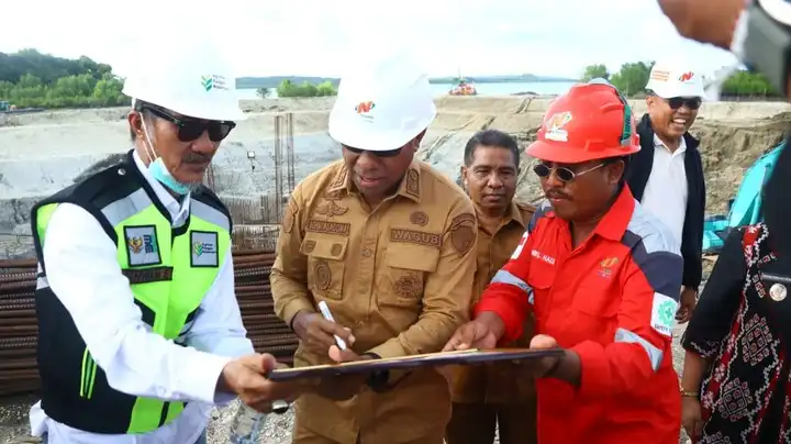 Wakil Gubernur NTT, Johni Asadoma saat meninjau PSN K-SIGN di Rote Ndao, Jumat (27/3/2026)