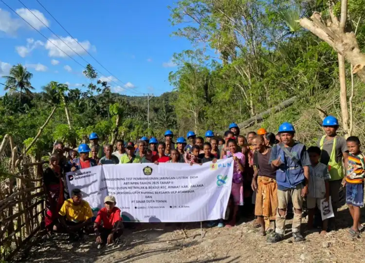 Dua Dusun di Kecamatan Rinhat Resmi Teraliri Listrik