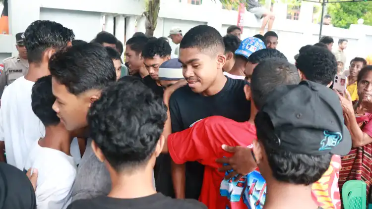 Disaksikan Wagub NTT, Warga Adang Buom dan Teluk Sembilan Berdamai