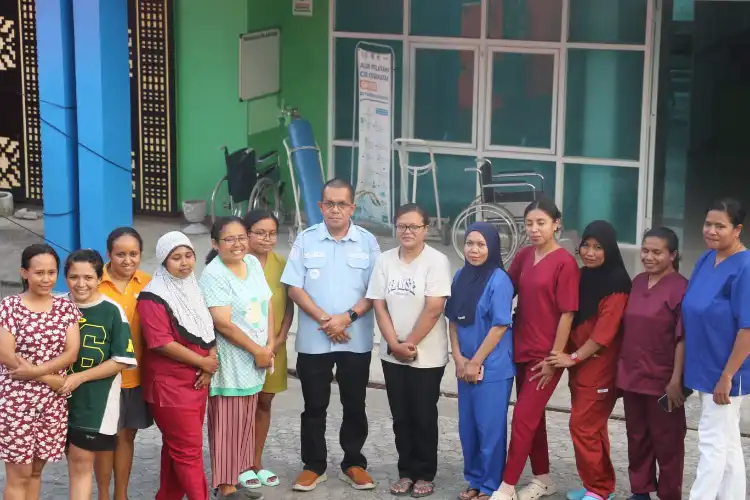 Gubernur Melki Soroti Beban Ganda Nakes Pascagempa