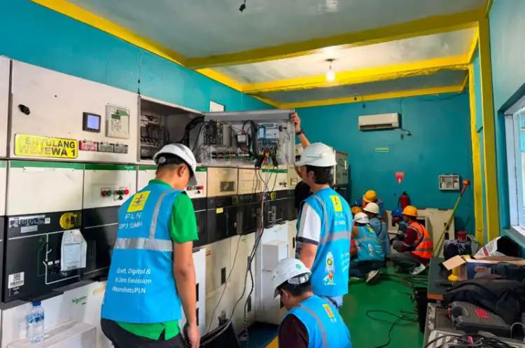 Kado Hari Pelanggan Nasional, PLN UIW NTT dan PLN UIK Dwipantara Kolaborasi Perkuat Kelistrikan SBD 