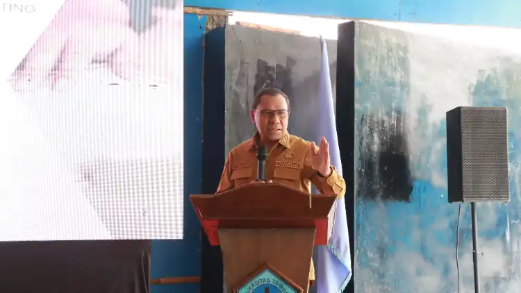 Jhoni beri kuliah umum di universitas kalabahi