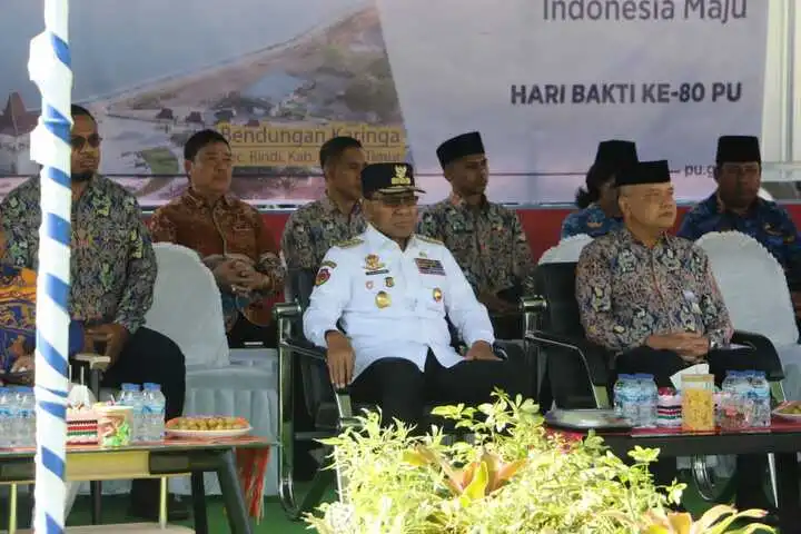 Parlinggoman Simanungkalit bersama jhoni assadoma di hut 80 pu di kupang