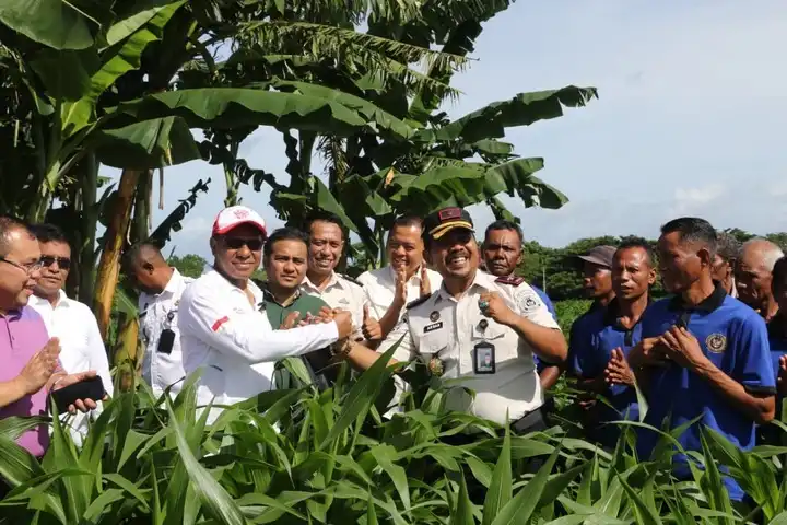 Wakil Gubernur NTT, Jhoni Asadoma meninjau lokasi kebun produktif milik Lapas Kelas II A Kupang, Kamis (5/2/2026)