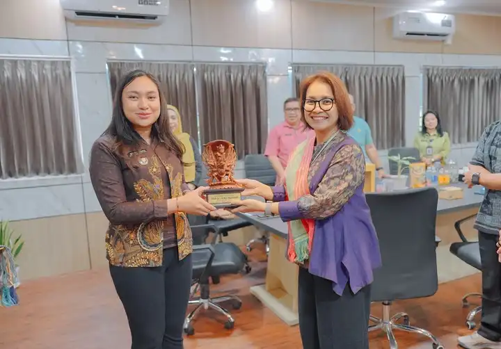 Wakil Wali Kota Kupang, Serena C. Francis, S.Sos., M.Sc., saat menerima kunjungan tim RSUP Sanglah