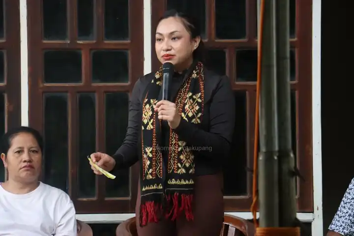 Wakil Wali Kota Kupang, Serena C.Francis saat mengunjungi warga Kelurahan Liliba, Sabtu (8/3/2025). (Foto : Dok.Prokopim Kota Kpg)