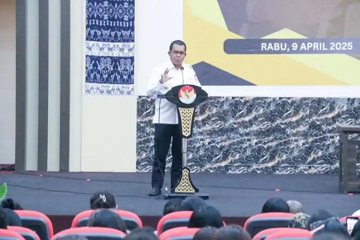 Gubernur NTT, Emanuel Melkiades Laka Lena memberi sambutan pada Temu ASN Wirausahawan dan Calon Wirausahawan yang digagas BKD NTT di Aula El Tari Kupang, Rabu (9/4/2025)