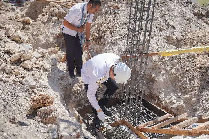 batu pertama kantor lurah airnona