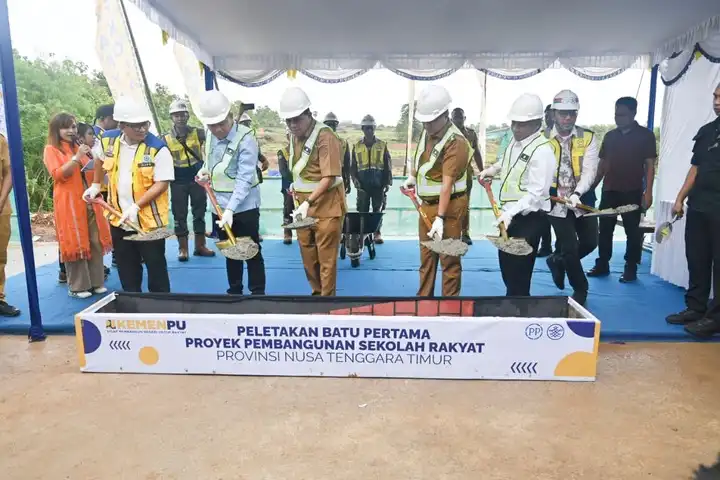 batu pertama sekolah rakyat di kabupaten kupang