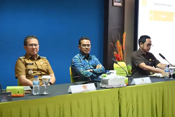 bupati yosef lede bersama rektor undana, maxs sanam