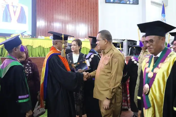 gubernur melki bersama 3 guru besar undana baru