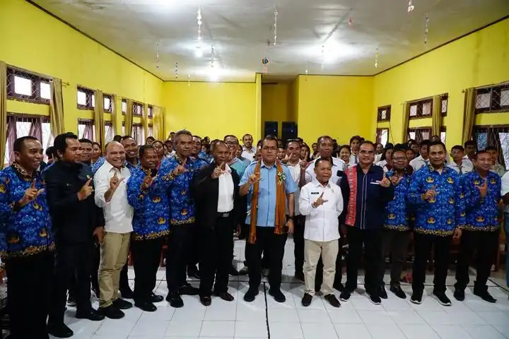 gubernur ntt bersama kepala dan ketua osis di ngada