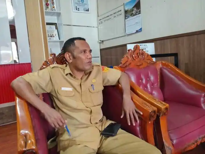 Pelaksana Tugas (Plt) Kepala SMK Negeri 5 Kupang, Hebner Dakabesy.