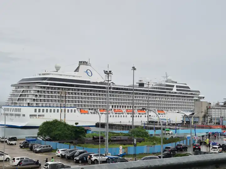 Kapal pesiar MV Riviera.