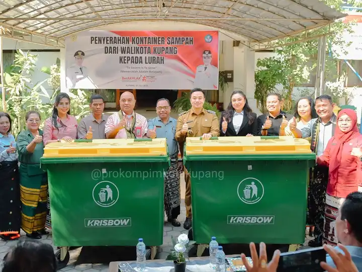 kontainer sampah di tiap kelurahan