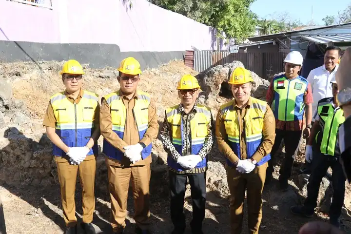 letakan batu pertama ruas jalan yos sudarso, kota kupang