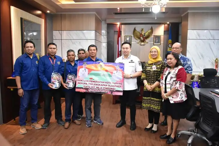 meja pingpong untuk wartawan