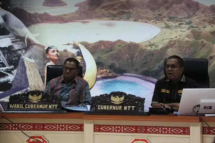 Gubernur NTT, Emanuel Melkiades Laka Lena didampingi Wakil Gubernur NTT, Jhoni Asadoma menggelar Rapat Evaluasi Pendataan dan Program Bagi Orang Miskin, Sabtu (7/2/2026)