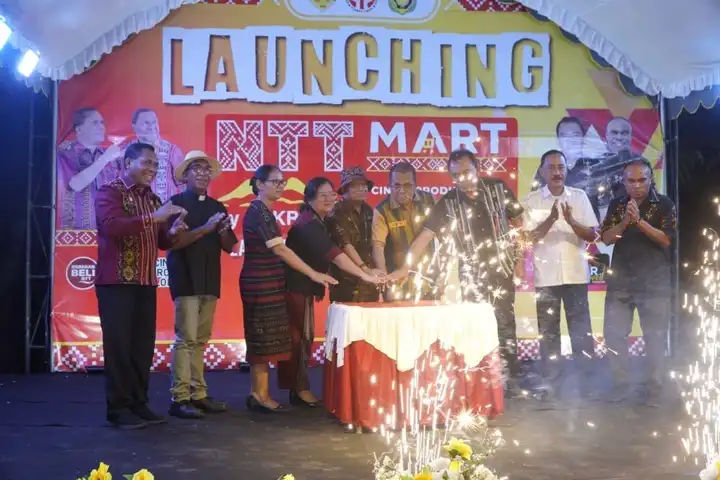 Gubernur NTT, Emanuel Melkiades Laka Lena melaunching NTT Mart di Kabupaten Flores Timur, Kamis (5/2/2026)