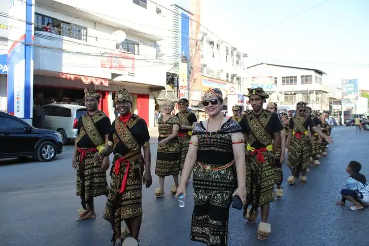 para peserta kirab budaya ntt
