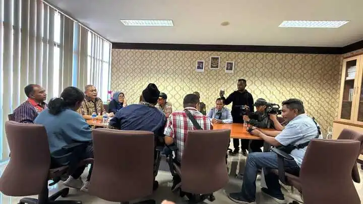 pemprov ntt janji turunkan retribusi kepada nelayan