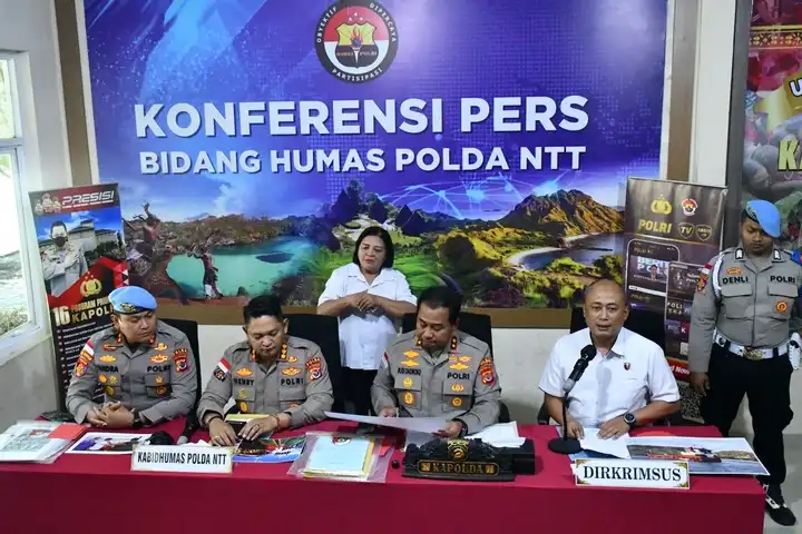 Kapolda NTT, Irjen Pol Dr.Rudi Darmoko , S.I.K, M.Si saat menggelar konferensi pers di Polda NTT, Rabu (3/9/2025)
