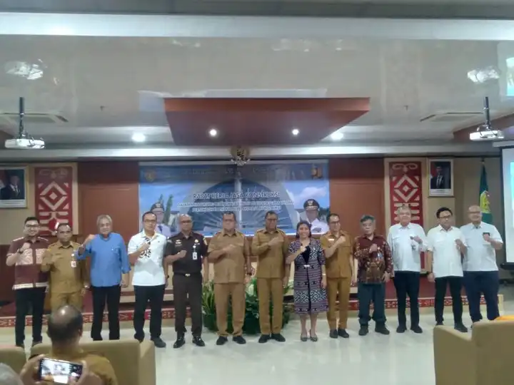 pose bersama saat rapat kerja jasa konstruksi pu ntt