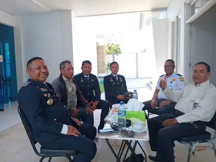 robert bersama wartawan