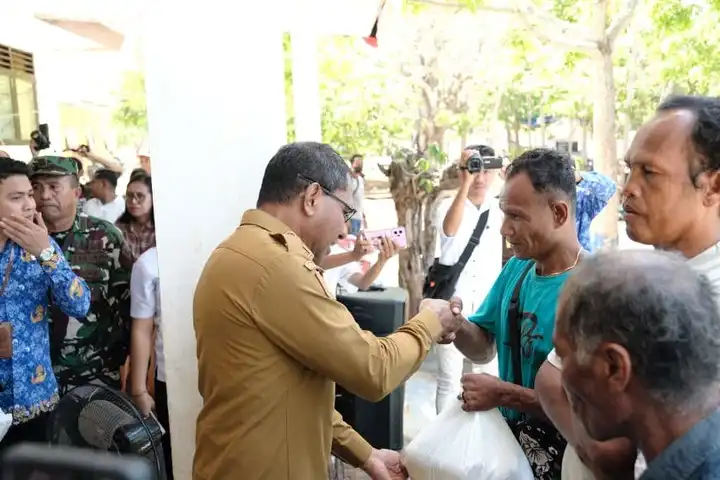 sembako untuk warga hawu mehara